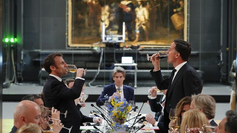 /images/noticias/O presidente frances Emmanuel Macron e o primeiro-ministro holandes Mark Rutte.jpg